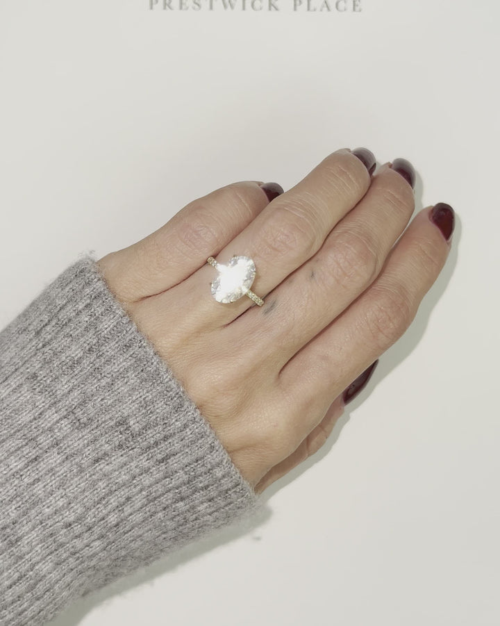 Skinny Oval 4.40ct