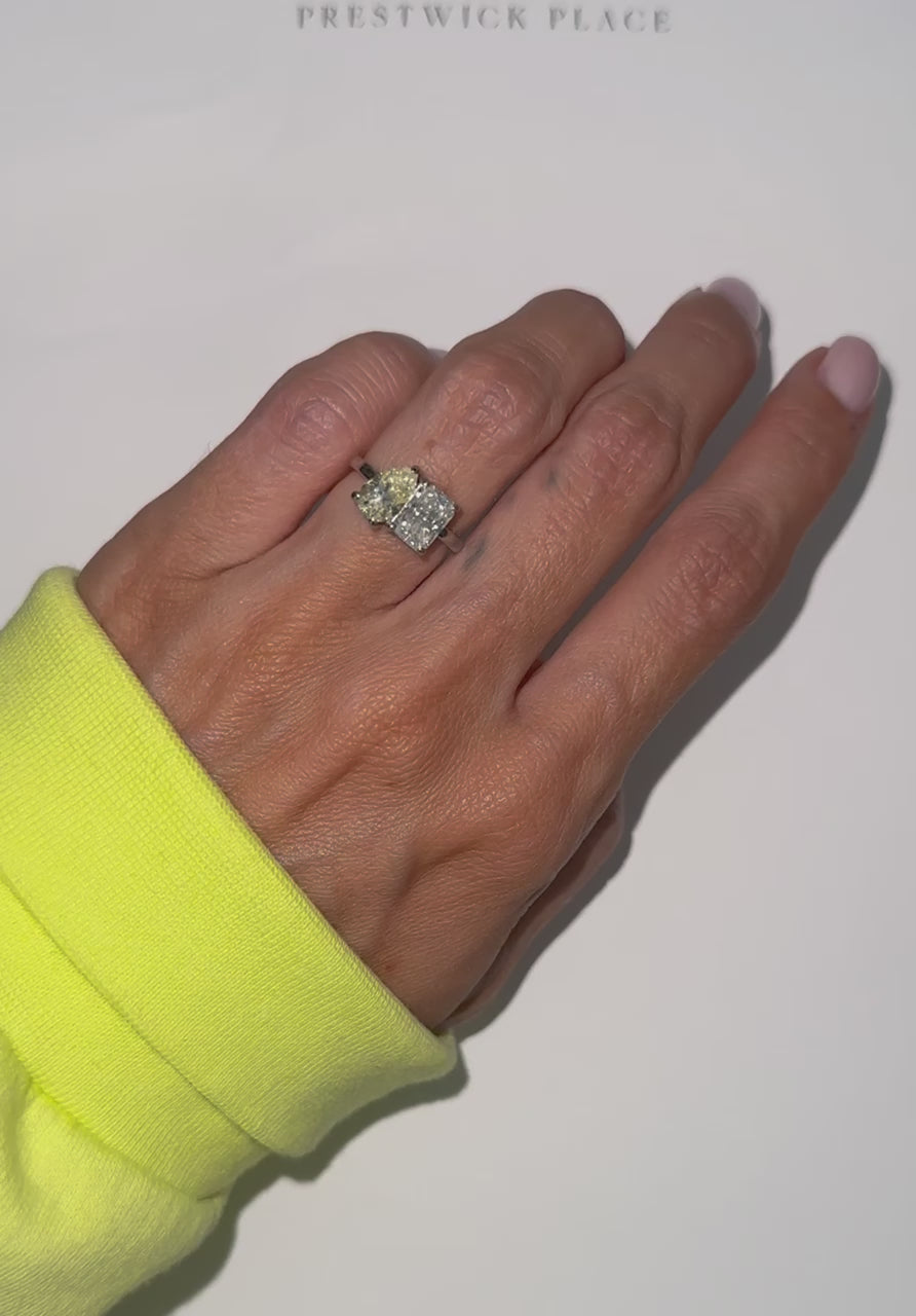 Canary Two-Stone 2.20ct - Sapphire Moissanite