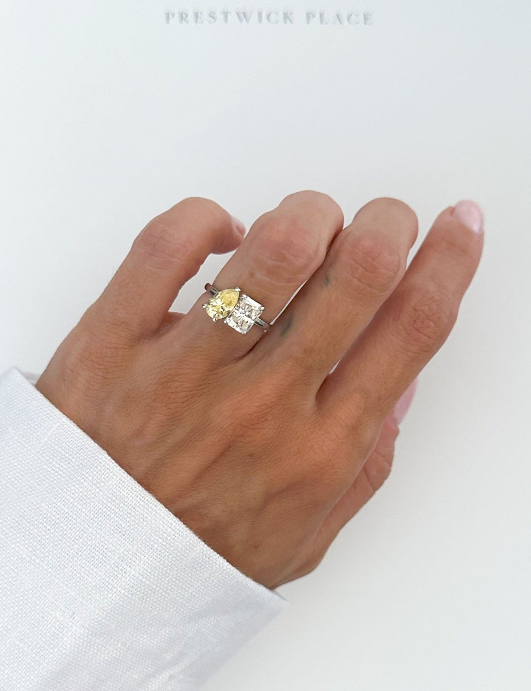 Canary Two-Stone 2.20ct - Sapphire Moissanite