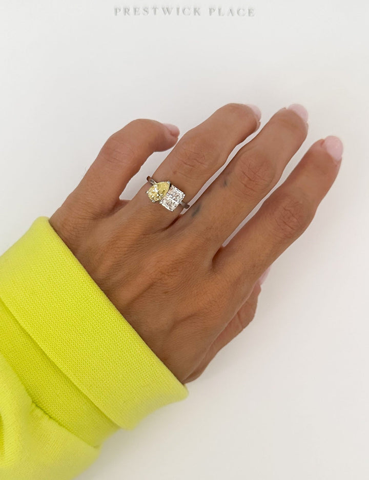 Canary Two-Stone 2.20ct - Sapphire Moissanite