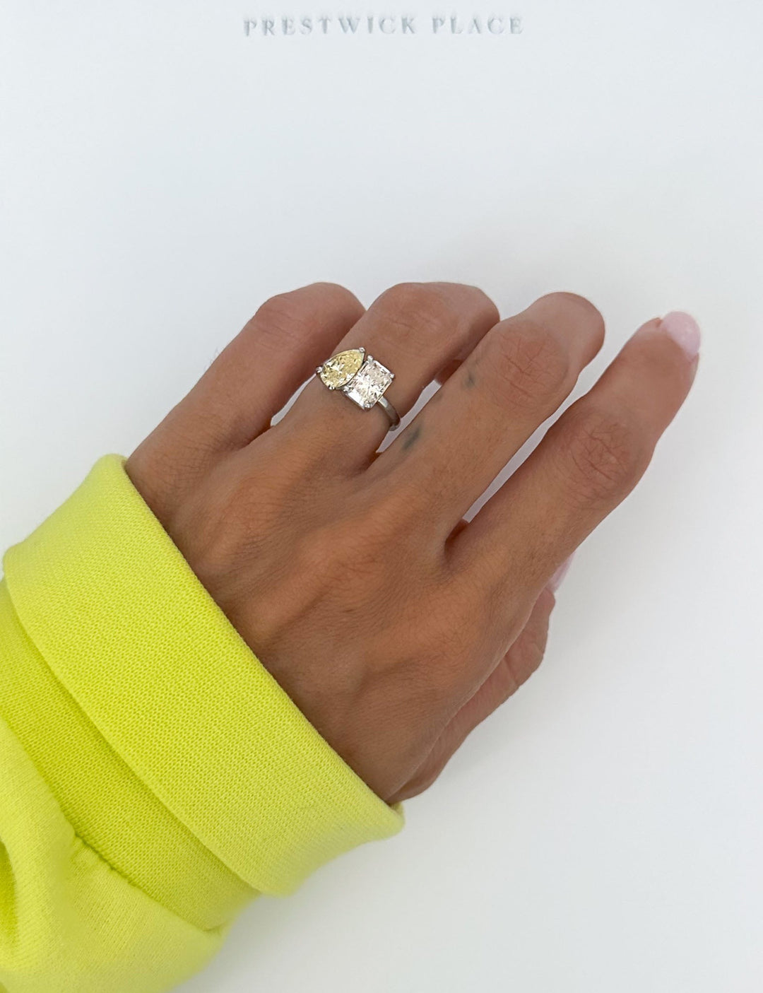 Canary Two-Stone 2.20ct - Sapphire Moissanite
