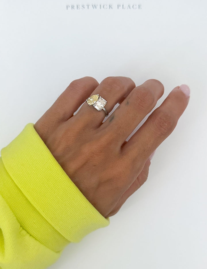 Canary Two-Stone 2.20ct - Sapphire Moissanite