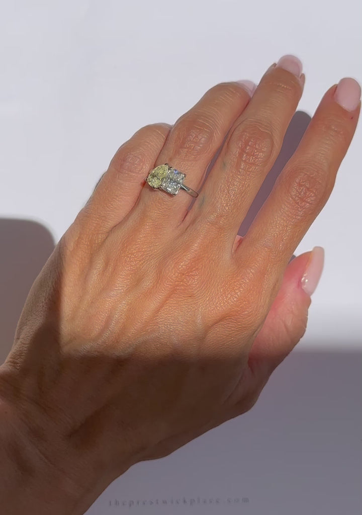 Canary Two-Stone 2.20ct - Sapphire Moissanite